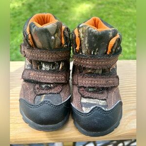 Brown & Camouflage Brahma Boots, size 4